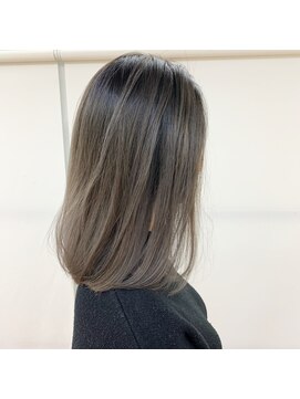 ナンバー(number+) 20代30代40代艶感ストレートアッシュグレージュ透明感ロング