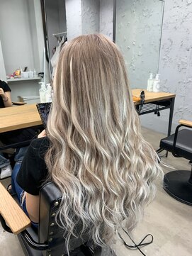 ワン(ONE) ミルクティーグレージュ