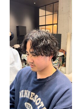 クオンヒール 堺筋本町店(QUON HEAL) スペインカール/スパイキーショート/フェザーパーマ/刈り上げ