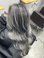 リグ 横浜(Lig.)&nbsp;バレイヤージュカラーホワイトシルバーブリーチダブルカラー横浜