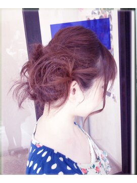 ノーマジーン(Norma jean) バックのカールやサイドの毛束をゆるくまとめて大人かわいく☆