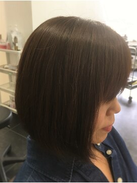 ケアル(CARE'LL) 重め前下がりボブ