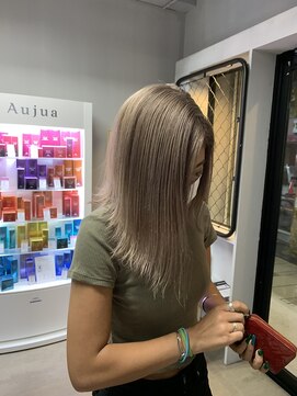 ワン(ONE) ホワイトグレージュ