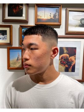 カムレイドフォーライフ(COMRADE 4 LIFE) BUZZ(バズ)  担当西村