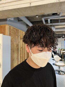 アカ(ACA) 波巻きツイストスパイラルパーマメンズ 大通札幌センターパート