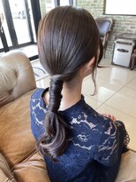 アース コアフュールボーテ 新潟紫竹山店(EARTH coiffure beaute)&nbsp;ダークブラウンアドミオカラータイトポニーアレンジ