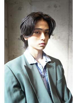 キュー(Cue_) 無造作ウルフセンターパート×メンズパーマ