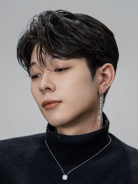 オーシャントーキョーオーバー 渋谷(OCEAN TOKYO OVER) 韓国マッシュセンターパートダウンパーマニュアンスパーマウルフ