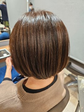 クララ カシハラ(CLALA Kashihara) ショートボブ/ハイライトカラー