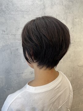 アフィナー 上大岡(Afinar) 襟足すっきり 丸みが魅力の大人ショートボブ