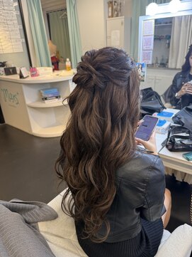 マーズ(Hair&Make Mars+) 耳隠しハーフアップ