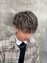 キング 楠葉店(K!ng)&nbsp;波巻きツイストスパイラルパーマ/フェザーパーマ/眉毛/メンズ