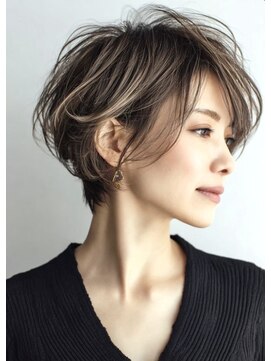 ハーツ(Heart's) 40代50代60代/脱白髪染め白髪ぼかしハイライト/くびれショート