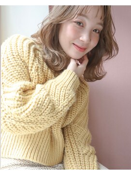 ヘアリラクゼーション クインズベリー(Hair Relaxation Queen's Berry) 柔らかさのあるベージュカラーミディアムレイヤーカット