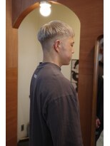 エディ(Edy)&nbsp;刈り上げスキンフェードホワイトシルバーケアブリーチ眉毛カット