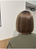 艶感ベージュのまとまりボブ
