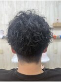 無造作感が映えるmen'sツイスパ