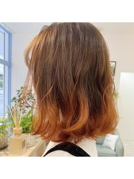 エルフ(elf) レイヤーカット×グラデーションカラー