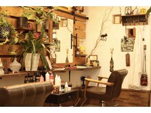 マンツーマン施術で店内は緑が多くリラックスして過ごせます◎