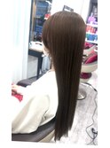 顔まわりのレイヤー イヤリングカットスタイル