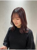 ミディアムヘア×カシスブラウン