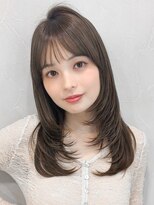 アグノス 青山(Agnos)&nbsp;オリーブグレー薄めバング美髪似合わせカットレイヤーカット