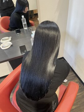 ヨンセンチメートルヒロサカ(4cm HIROSAKA) 髪質育成ストレート