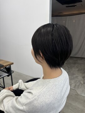 テラス トヨタ(Telasu Toyota) 丸みと透け感のある軽めショートレイヤーカット◎