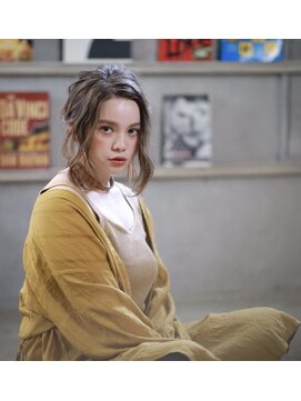 ラべリー 池袋(LOVELEY) ナチュラルアレンジ×アッシュベージュ 【池袋】