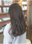 ロングヘア×ピンクベージュカラー