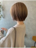 beige×short bob