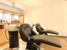 フルフラットのシャンプー台で癒しの時間を☆