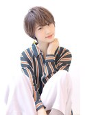 ことりベージュネイビーカラー毛先パーマ小顔ワンサイドショート