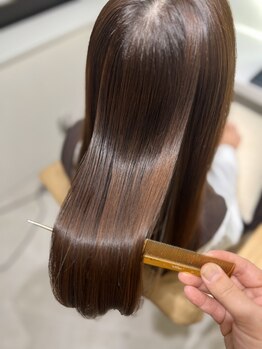 グロウ レランテ(GLOW lelante)の写真/【酸性ストレート導入】髪の状態を見極めた上で"最適な髪質改善"をご提案。柔らかく上品な仕上がりが叶う！