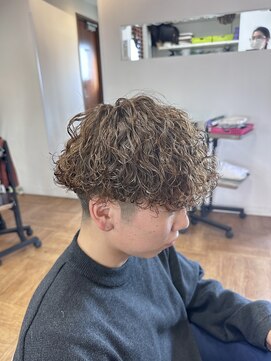 グート ヘアーメイク(gut HAIR MAKE) メンズ ブラウン系カラー 強め波巻きパーマ プードルパーマ