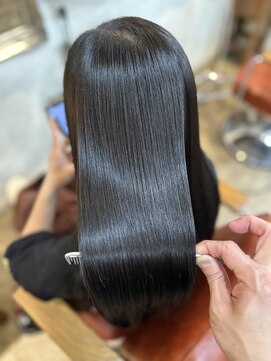 リタへアーズ(RITA Hairs) パヤパヤした髪が傷んで見えるバージン毛への縮毛矯正