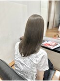 アッシュベージュ透明感ヘアカラーアッシュグレージュストレート
