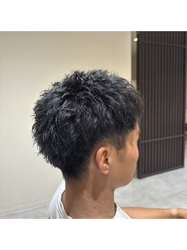 エル ブランシェ(Ailes Branches) ソフトツイストピンパーマ刈り上げスタイル