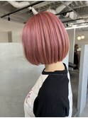 梅田ボブ/コーラルピンク/ピンクカラー/ハイトーン/前髪あり