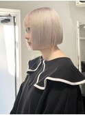 ホワイトブロンドケアブリーチイメチェンボブワイドバング
