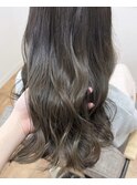 オリーブベージュ