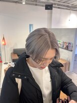 シー.(SHE.)&nbsp;【SHE.】ショート/ケアブリーチあり/ホワイティーシルバー