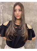 ハイライトカラーミルクティーベージュレイヤーカット
