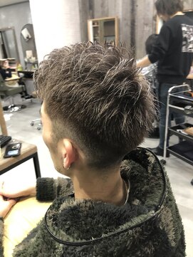 イズ 札幌店(is) シルバーベージュ☆フェードカット