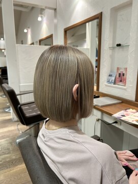 リンダ Linda ハイトーンボブ　ミルクティーベージュ　BLEACHカラー