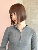 ソル ジングウマエ(SOL JINGUMAE)&nbsp;タッセルボブ切りっぱなしボブミルクティーベージュ外ハネボブ