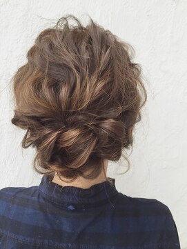 アンジュ(ange) 波巻きツイストアップ