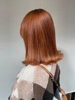 エヌ トーキョー(enu TOKYO) 春に人気のアプリコットカラー 外ハネミディアムヘア