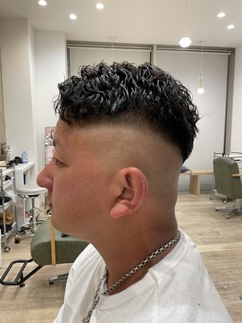 アブー(Aboo) スキンフェード＆パンチパーマ風