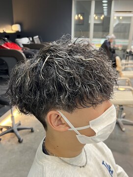 バース バイ ハピネス(BIRTH by happiness) ツイストスパイラルパーマツイストパーマメンズマッシュパーマ